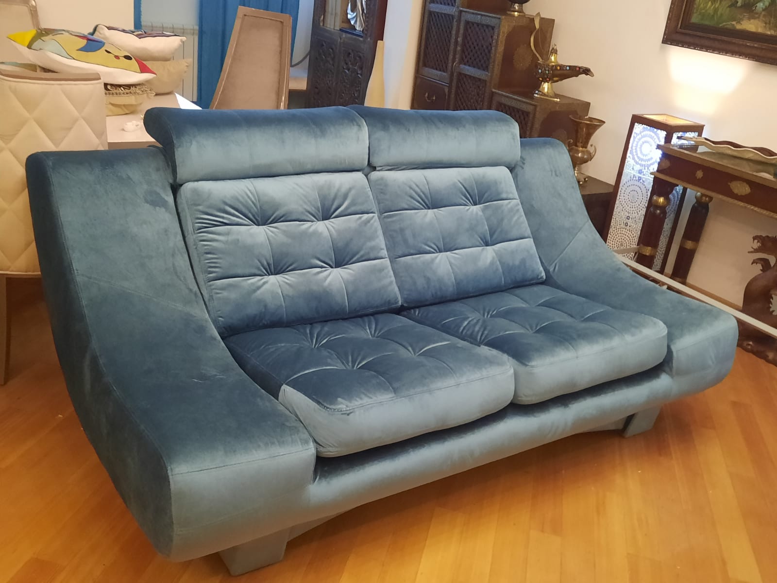 Обивка дивана на дому. Канаш